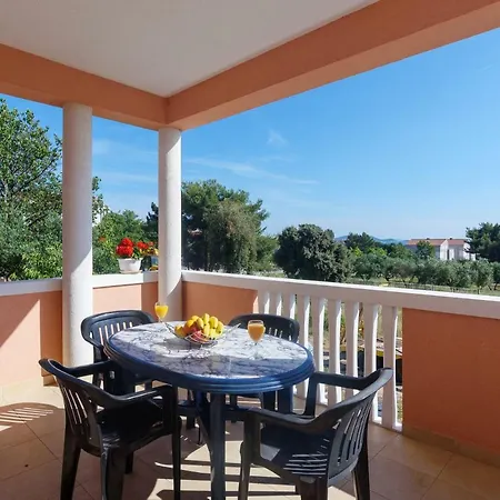 Very Special Apartamento Pakoštane