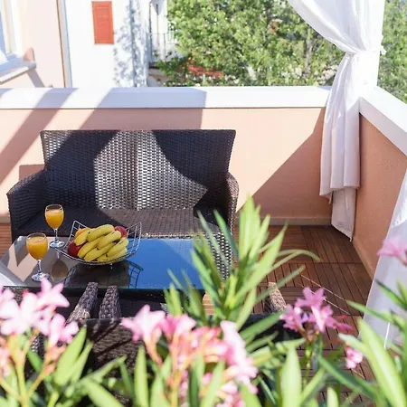 Very Special باكوشتاني